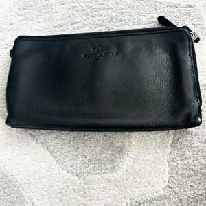 🌷Coach Black Leather Zip Around Wallet Clutch Minimal Chic